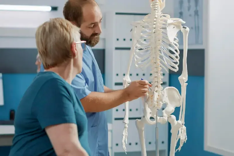¿Qué especialista trata las lesiones traumáticas?